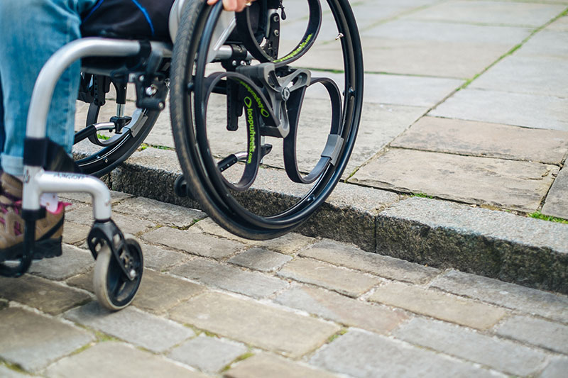 Loopwheel-descending-a-kerb-2