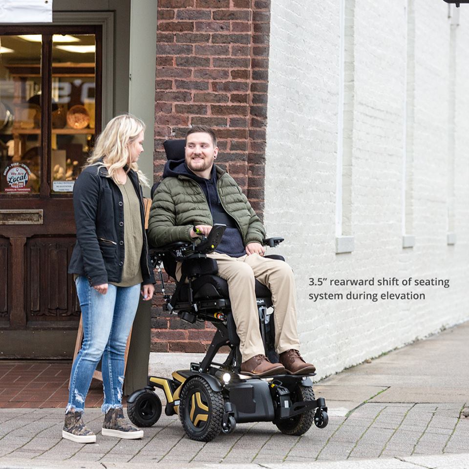 permobil-powerchair-couple-2